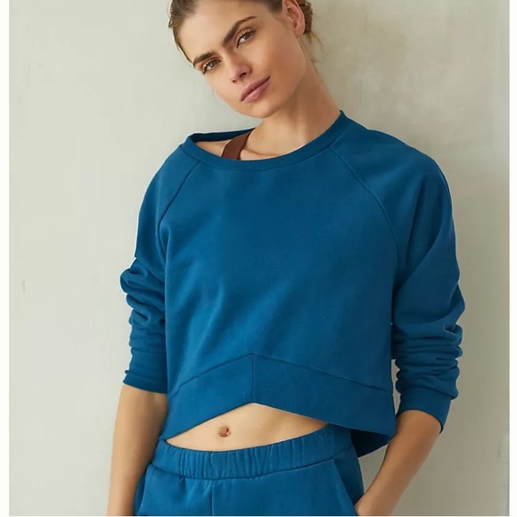 Beyond Yoga Luxe Fleece Uplift Cropped Pullover Sweatshirt Blue Gem Large NWT - Picture 6 of 11